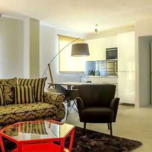 https://santa-cruz-apartments-malaga.1costadelsol.com